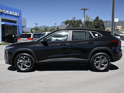 New 2026 Chevrolet Trax LT w/ LPO, Blackout Package image 8