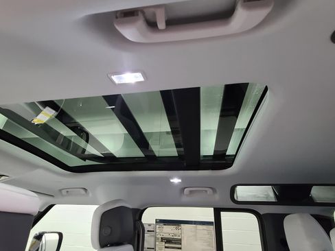 New 2026 Land Rover Defender 110 X-Dynamic SE image 15