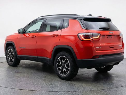 Used 2025 Jeep Compass Trailhawk AWD/4WD image 6