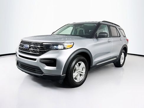 Used 2022 Ford Explorer XLT image 3