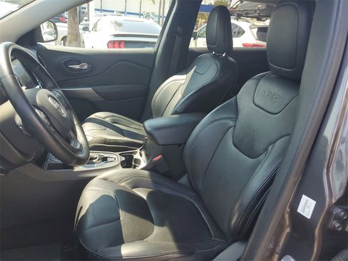 Used 2019 Jeep Cherokee Limited image 17