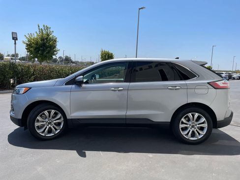 Used 2023 Ford Edge Titanium image 3