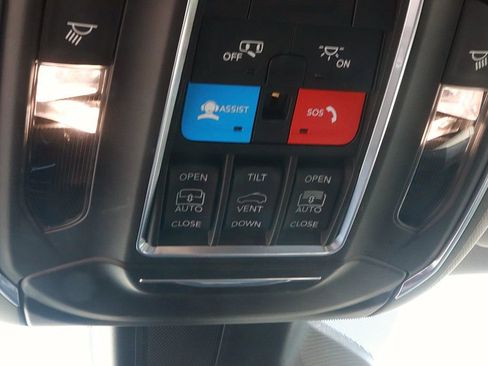 Used 2023 Jeep Wagoneer 4WD w/ Premium Group I image 30