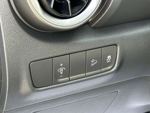 Used 2022 Hyundai Kona SE image 11