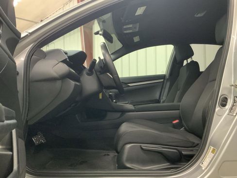 Used 2018 Honda Civic Sport image 16