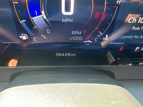 Used 2024 Chevrolet Traverse LT FWD image 3