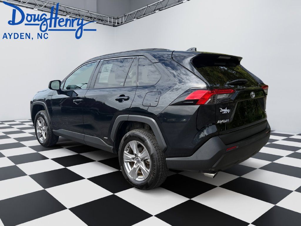 Used 2025 Toyota RAV4 LE AWD/4WD image 3