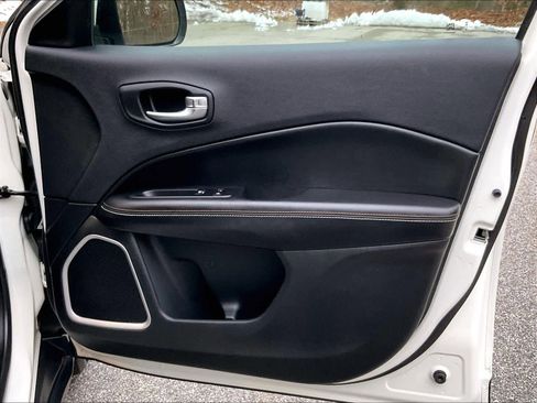 Used 2019 Jeep Compass Latitude w/ Cold Weather Group image 23