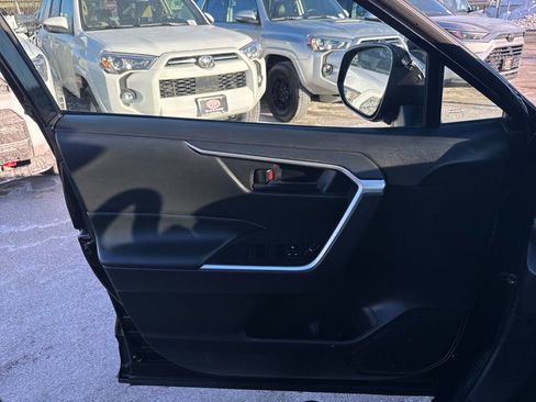 Used 2022 Toyota RAV4 LE image 31