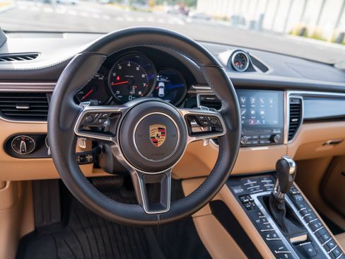 Used 2017 Porsche Macan AWD/4WD image 13