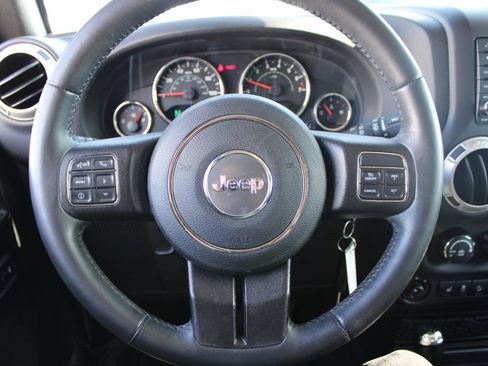 Used 2018 Jeep Wrangler Sahara w/ Connectivity Group AWD/4WD image 25