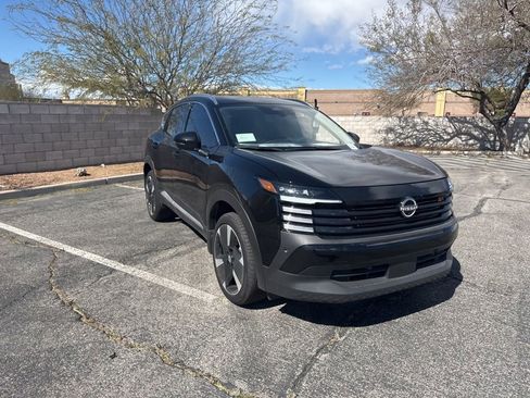 Used 2025 Nissan Kicks SR image 3