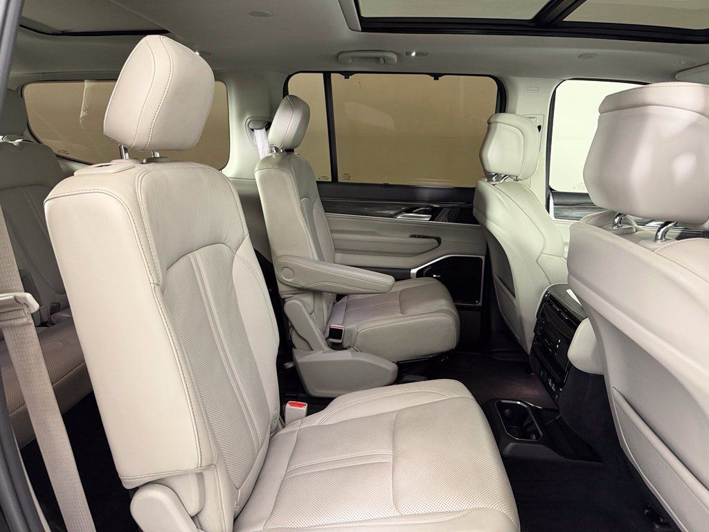 Used 2022 Jeep Wagoneer Series III w/ Premium Group I RWD image 20