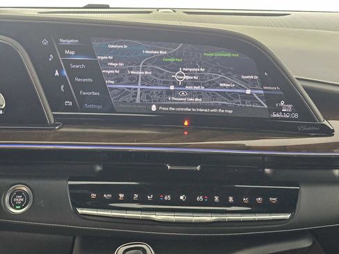 Used 2024 Cadillac Escalade ESV Premium Luxury Platinum AWD/4WD image 28