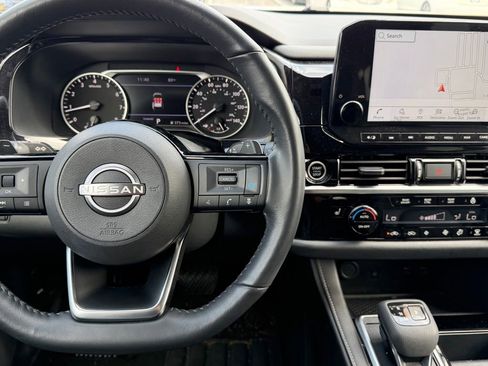 Used 2023 Nissan Pathfinder SL w/ Black Appearance Package FWD image 21