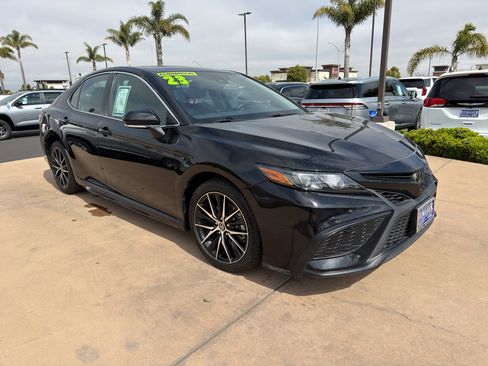 Used 2023 Toyota Camry SE FWD image 3