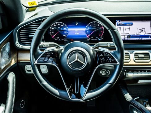 Used 2024 Mercedes-Benz GLS 450 4MATIC image 17