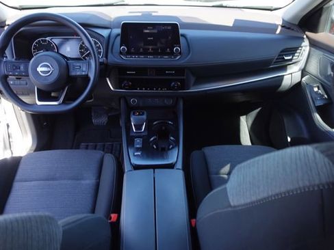 Used 2023 Nissan Rogue SV image 4