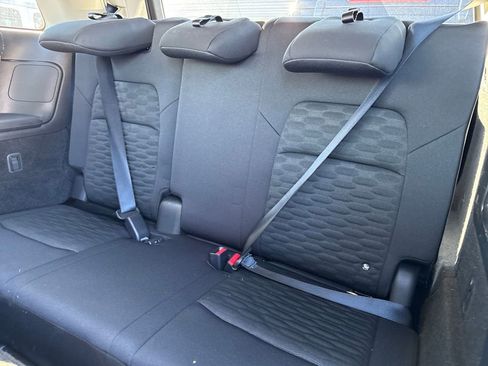 Used 2025 Nissan Pathfinder SV image 7