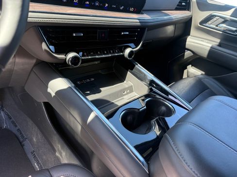 Used 2025 Chevrolet Tahoe Z71 AWD/4WD image 13