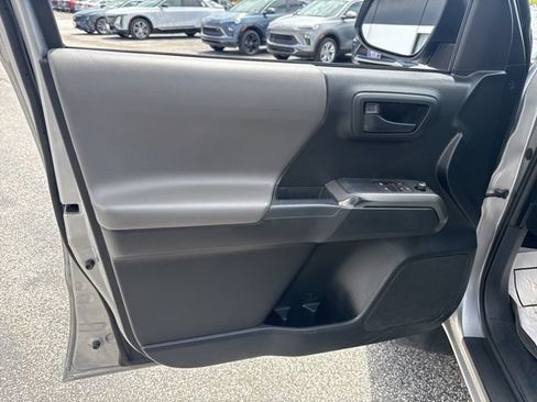 Used 2017 Toyota Tacoma SR5 w/ Tow Package AWD/4WD image 14