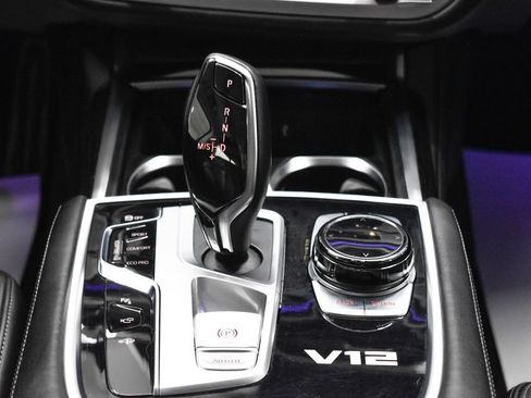 Used 2018 BMW M760i xDrive AWD/4WD image 30