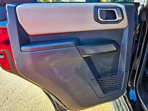 Used 2024 Ford Bronco Wildtrak image 29