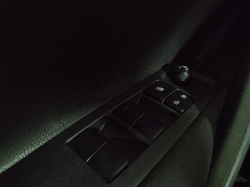 Used 2021 Toyota Corolla LE FWD image 27