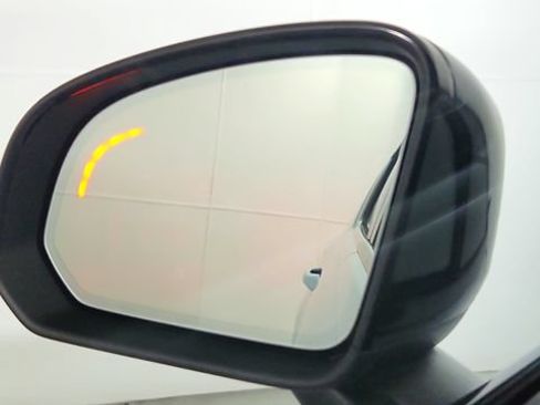 Used 2026 Volvo XC40 B5 Plus w/ Climate Package AWD/4WD image 15