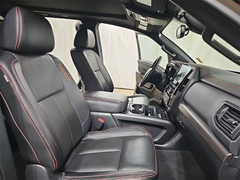 Used 2021 Nissan Titan PRO-4X w/ Pro-4x Convenience Package image 16