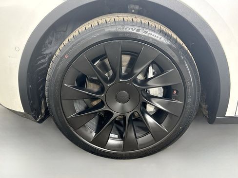 Used 2020 Tesla Model Y Long Range AWD/4WD image 9