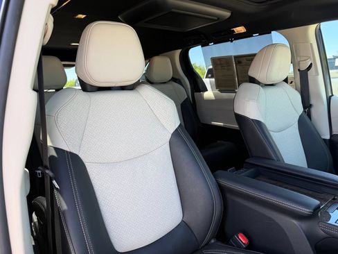 Certified 2026 Toyota Sienna Limited FWD image 26