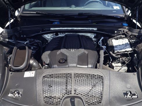 Certified 2024 Porsche Macan AWD/4WD image 26