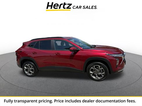 Used 2025 Chevrolet Trax LT w/ LT Convenience Package FWD image 1