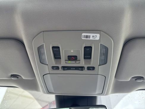 Used 2025 Toyota Highlander XLE AWD/4WD image 23