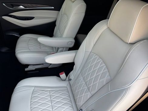 Used 2022 Buick Enclave Avenir w/ Avenir Technology Package AWD/4WD image 9