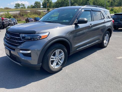 Used 2022 Ford Explorer XLT w/ Equipment Group 202A AWD/4WD image 19