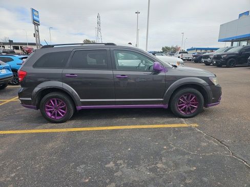 Used 2018 Dodge Journey SXT image 2