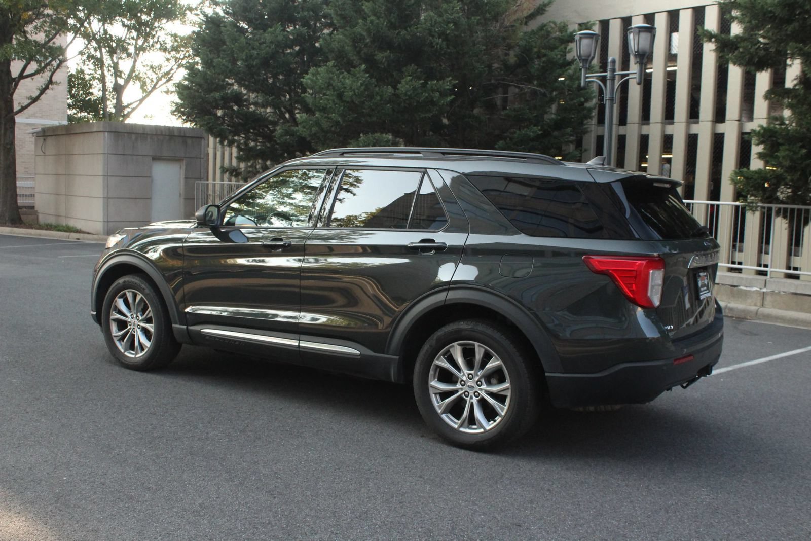 Used 2023 Ford Explorer XLT w/ Equipment Group 202A AWD/4WD image 9