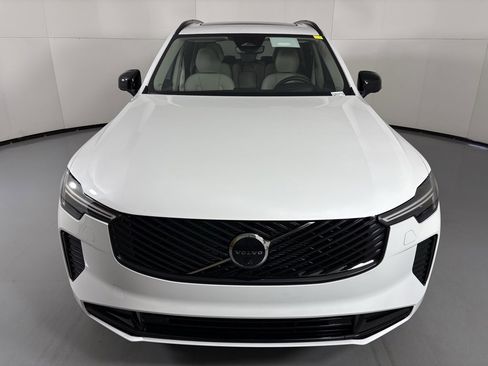 New 2026 Volvo XC90 B6 Ultra w/ Protection Package image 3