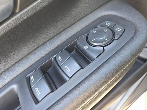 Used 2022 GMC Terrain AT4 image 9