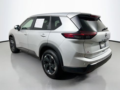 Used 2025 Nissan Rogue SV FWD image 8