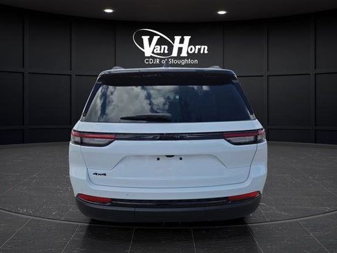 New 2025 Jeep Grand Cherokee Altitude image 13