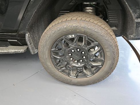 New 2025 GMC Hummer EV 2X image 12