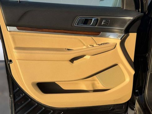 Used 2016 Ford Explorer Limited image 11