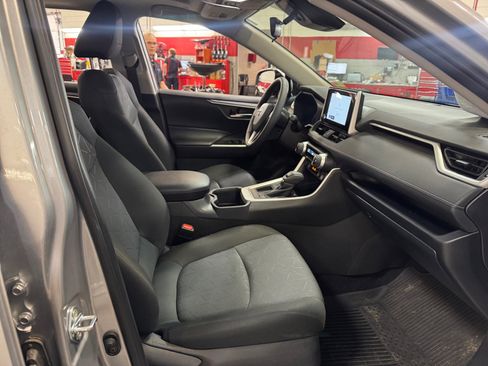 Certified 2025 Toyota RAV4 XLE w/ Convenience Package FWD image 19