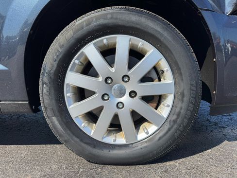 Used 2014 Chrysler Town & Country Touring FWD image 13