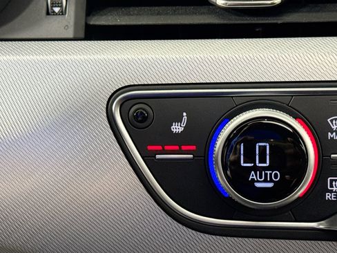 Used 2017 Audi A4 2.0T Premium w/ Convenience Package image 23