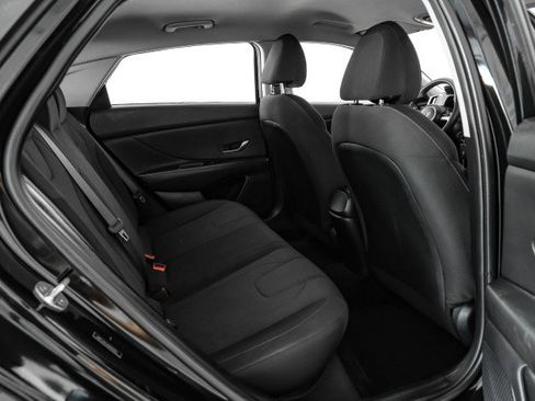 Used 2021 Hyundai Elantra SE w/ Cargo Package image 32