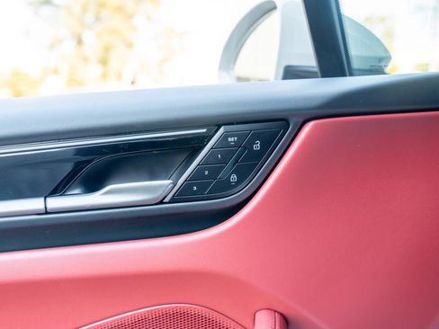 New 2026 Porsche Macan 4 Electric image 24